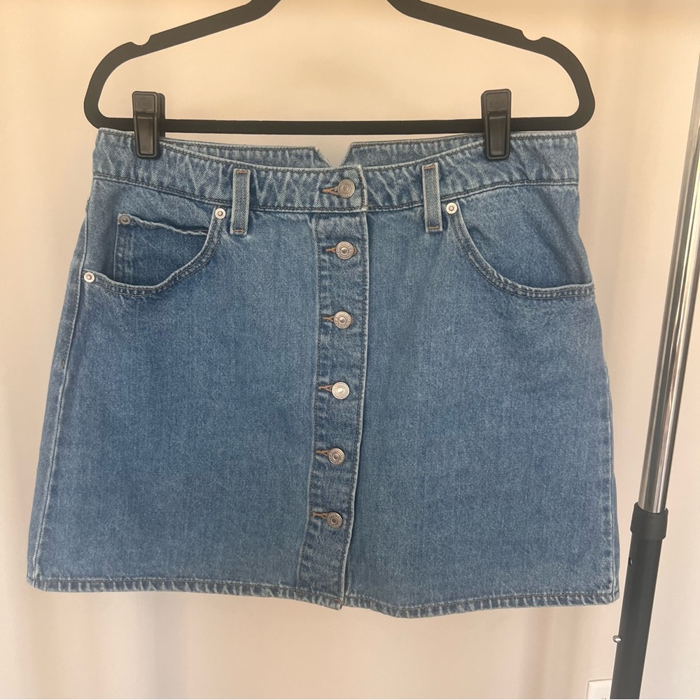 Levi’s Mini Denim Skirt
